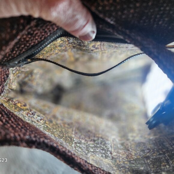 Vintage Tweed Handbag With Brass Fastener, Fantastic Condition! Looks New. - Picture 15 of 16